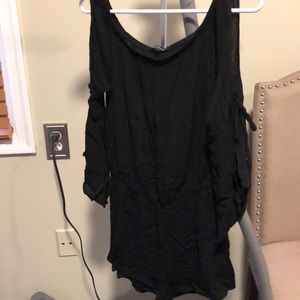 Sz M black romper slit sleeves crepe like material